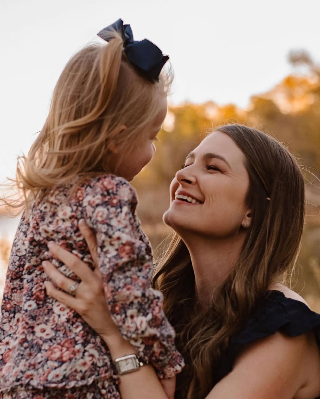 A family photographed by Amy Henry of Archer + James near Richardson, Texas at golden hour