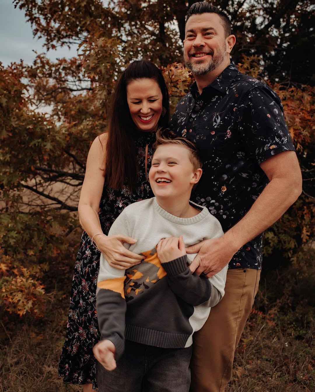 A family photographed by Amy Henry of Archer + James near Plano, Texas at golden hour